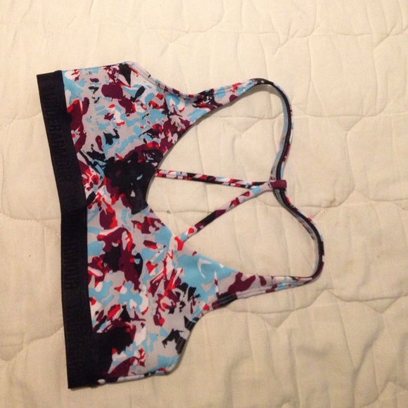 NWOT XS Under Armour sports bra