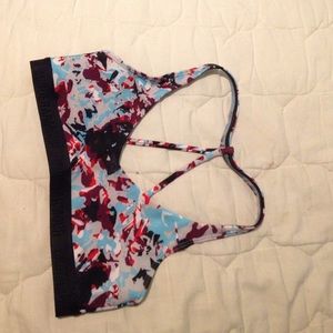NWOT XS Under Armour sports bra