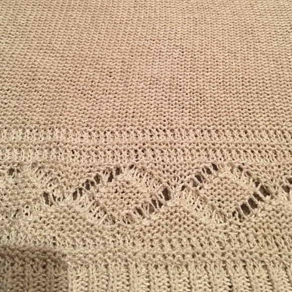 NWOT Beautiful Open Knit V Neck Sweater - Picture 3 of 3