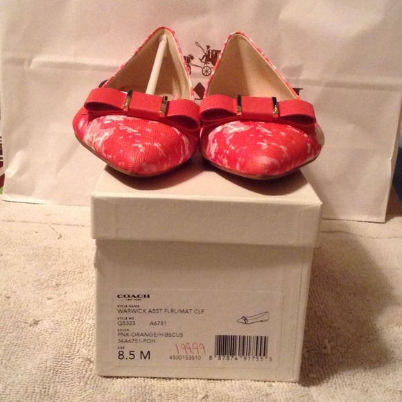 Adorable nwt Coach pointed toe flats