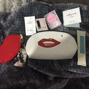 Marilyn Monroe makeup bag with samples