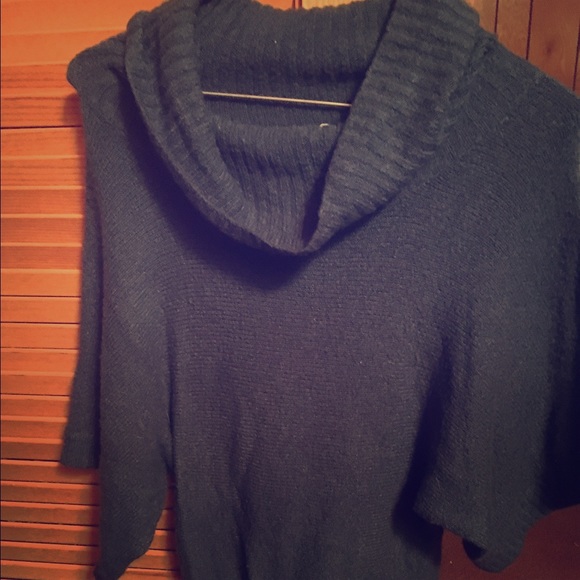Loose turtle neck, bat winged sweater top