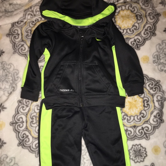Nike sweatsuit - Picture 1 of 1