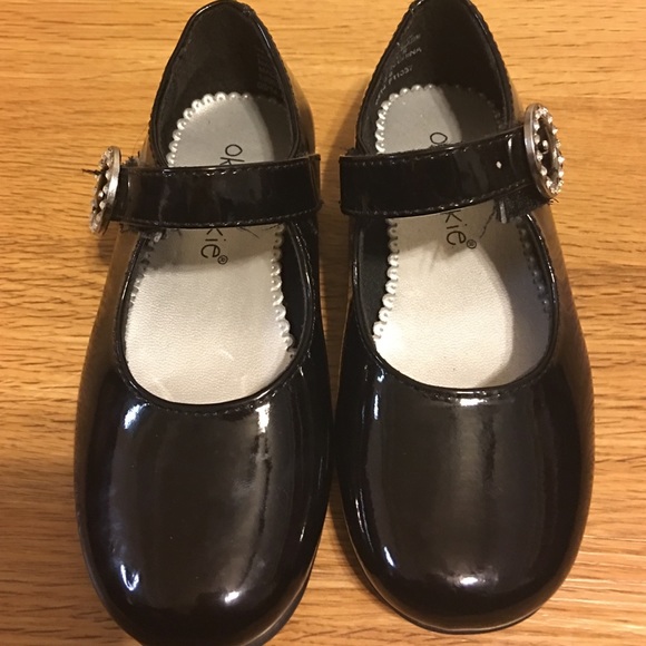 Okie dokie girls dress shoes!