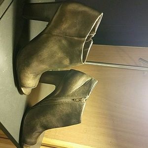 NINE WEST BOOTIES