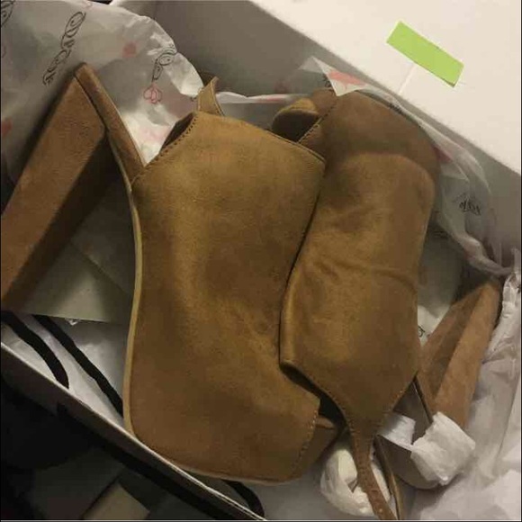 Chunky Peep Toe Heel - Picture 1 of 3