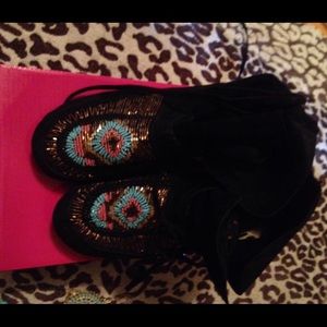 Dollhouse Black beaded bootie/moccasin, size 8