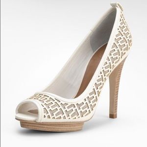 ✨Tory Burch Regan peep toe heel