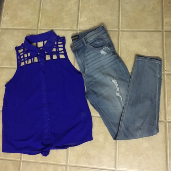 Charlotte Russe- Blue Tie Front Crop Top