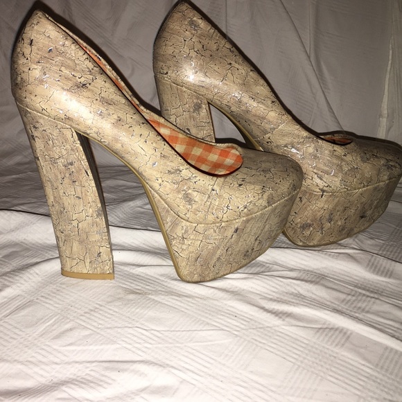 Valentino Style Platform Heels, Size 7.5 - Picture 2 of 11