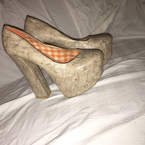 Valentino Style Platform Heels, Size 7.5 - Picture 3 of 11