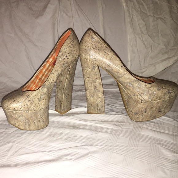 Valentino Style Platform Heels, Size 7.5 - Picture 5 of 11