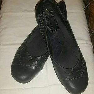 Earth Origins Black Leather Dlats