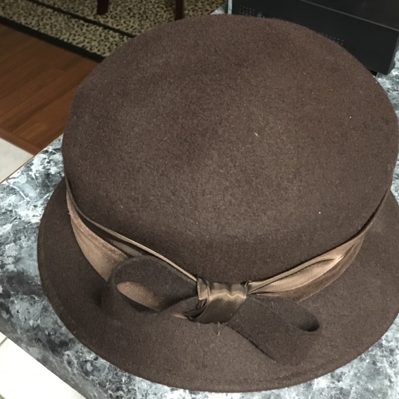 Ladies hat 🎩 SOLD 🚫🚫🚫 - Picture 2 of 2