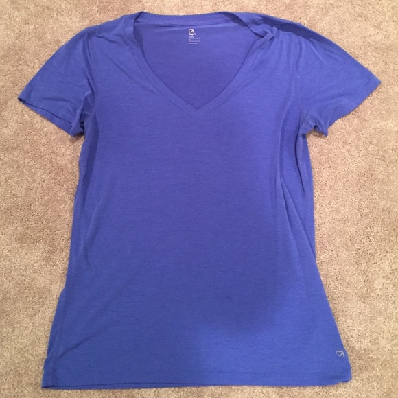 gap breathe v neck