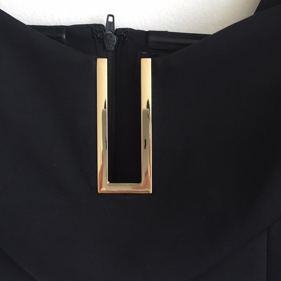 ✨SOLD✨ Marciano Black Bustier Crop Gold Plate Top - Picture 4 of 4