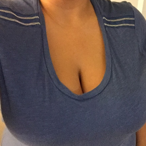 💕Blue short sleeve scoop neck shirt💕