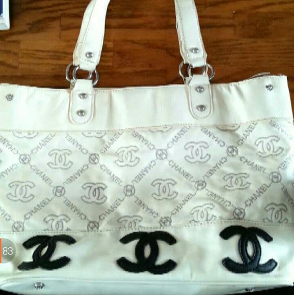 Used Chanel shoulder bag
