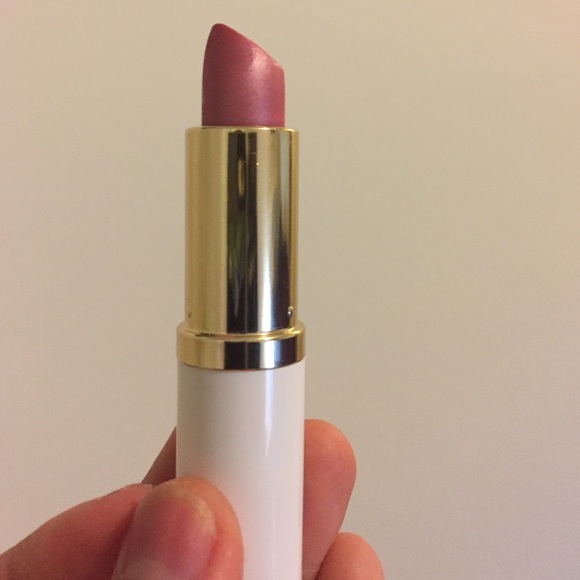Pink Estée Lauder lipstick