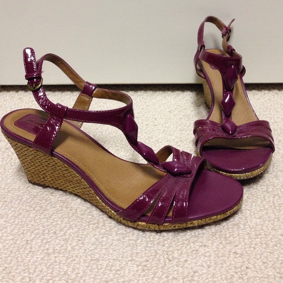 Clarks Patent Leather Strappy Wedge Sandal Sz 9.5