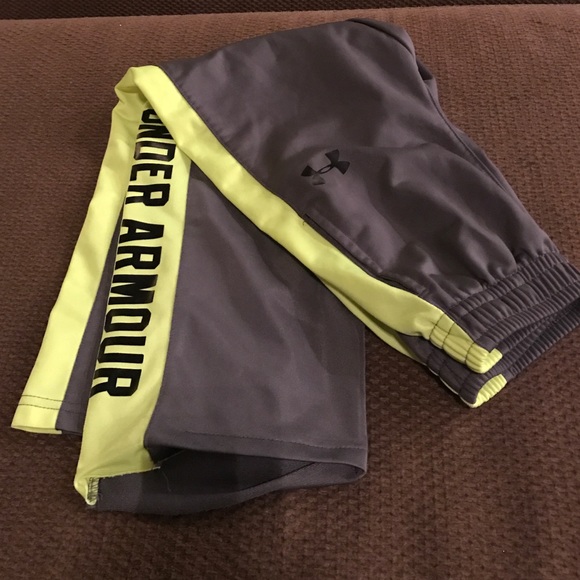 Under Armour youth pants size 6