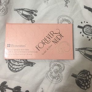 Sculpt and glow palette