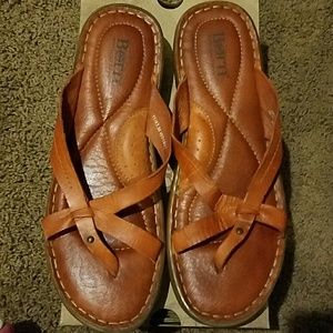 NIB Born leather sandals