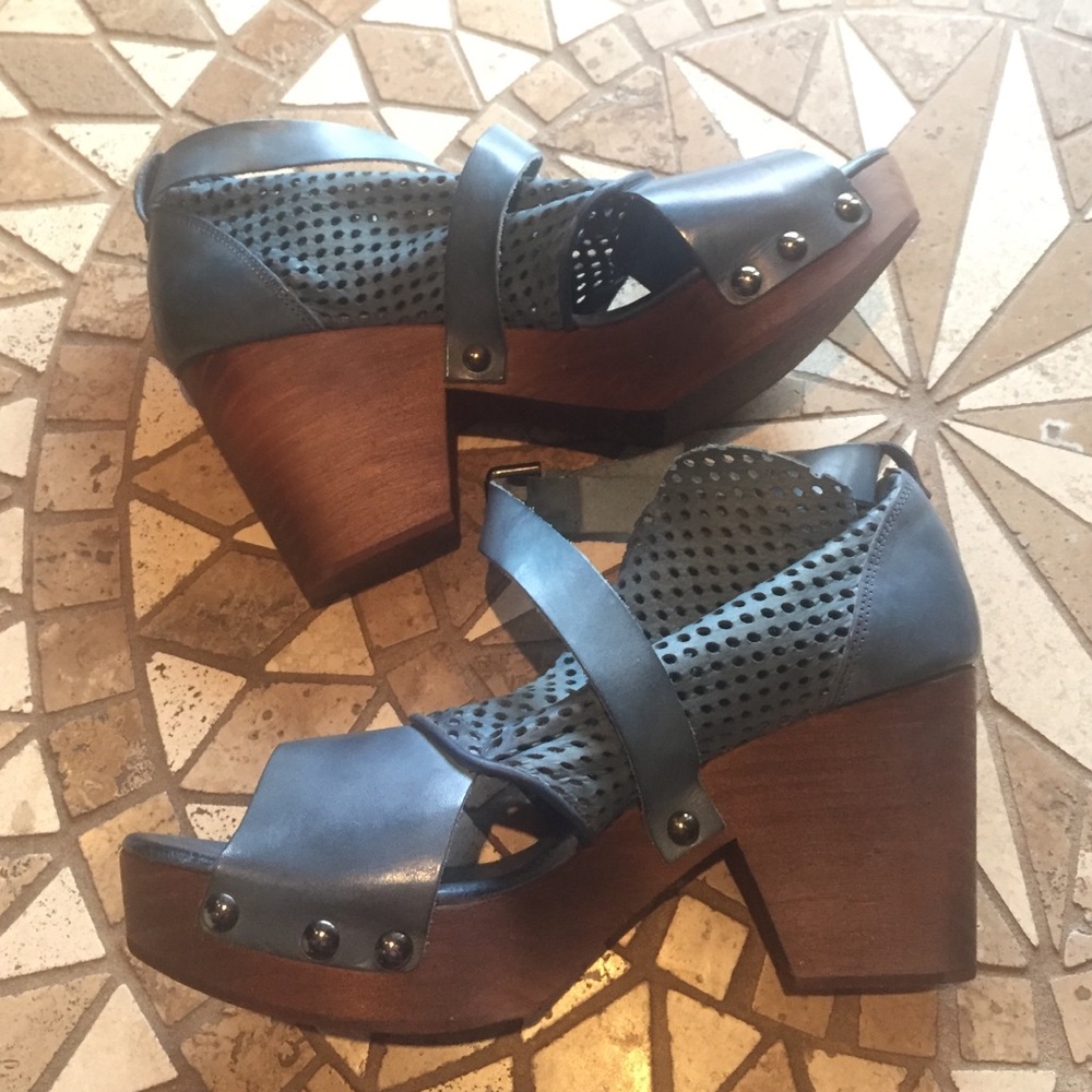 🎉LAST PAIR🎉NEW FREE PEOPLE STRAPPY CLOG - Picture 3 of 4