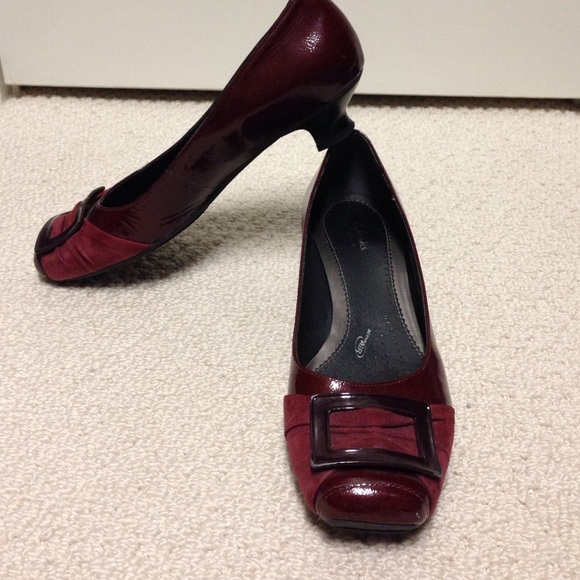 Clarks Deep Red Patent/Suede Kitten Heels. Sz 9.5