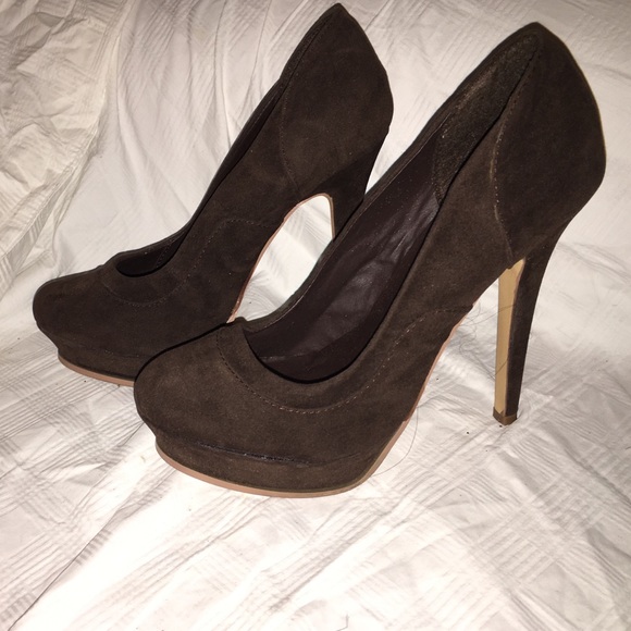 Shoes - ON SALE‼️Brown Pumps, Size 7.5