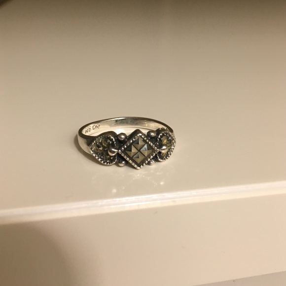Beautiful Silver Ring - Picture 3 of 3