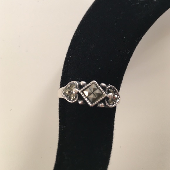 Beautiful Silver Ring - Picture 1 of 3