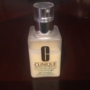 Clinique Dramatically Different Moisturizing Gel