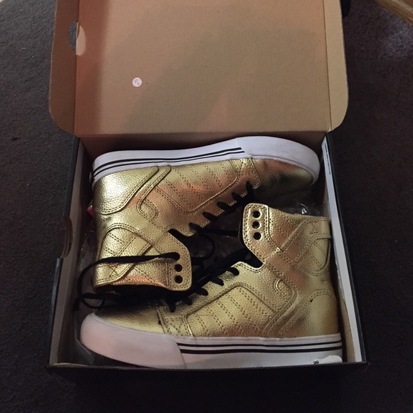 NIB Gold Hightops! - Picture 1 of 4