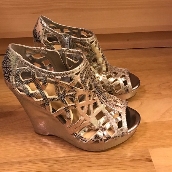 Metallic laser cut wedges