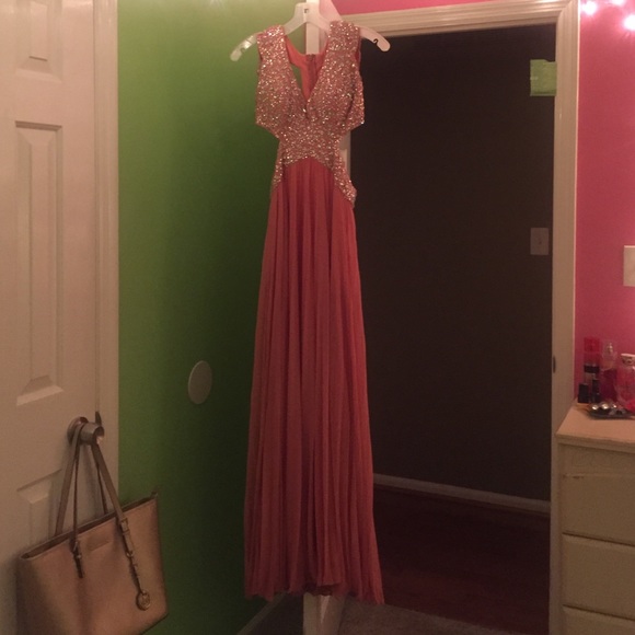 ONLY BEEN WORN ONCE FOR PROM