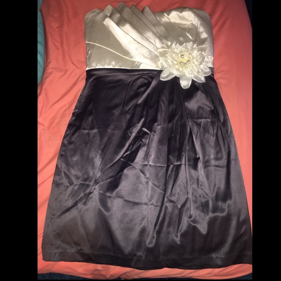 Grey and white dress - Picture 1 of 3