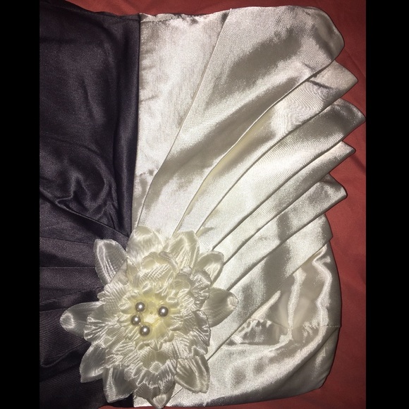 Grey and white dress - Picture 2 of 3