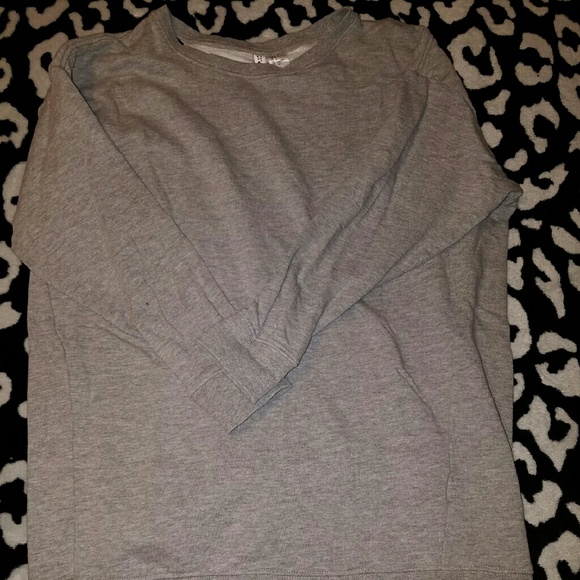 Oversized gray sweatshirt.