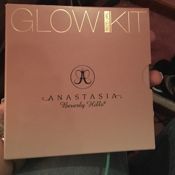 Anastasia glow kit