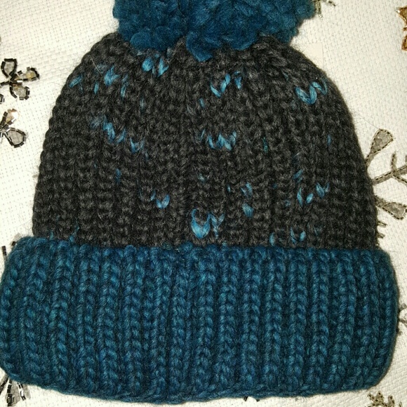NWT- Thick Cable Knit Uni-sex Beanie - Picture 2 of 3