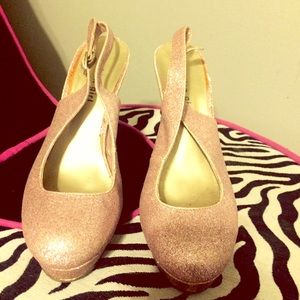 Madden girl sookiee size ten glitter pump pink