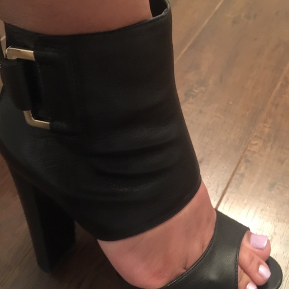 Black Nine West 6.5 booties