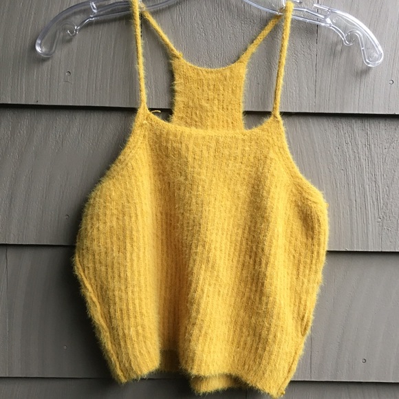 Bundle of 3 medium size crop top tank tops - Picture 3 of 3