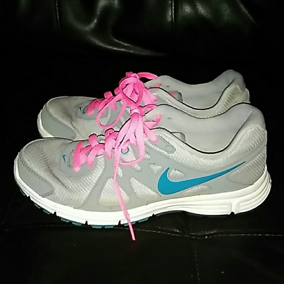 Women's Nike shoes - Picture 1 of 4