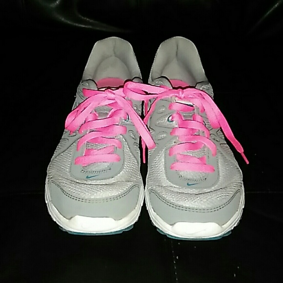 Women's Nike shoes - Picture 2 of 4