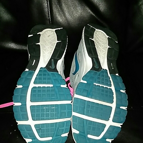 Women's Nike shoes - Picture 3 of 4