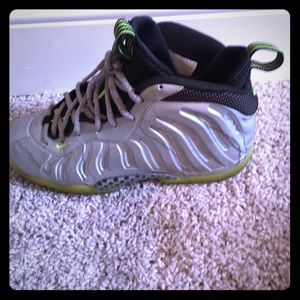 Nike foam posits