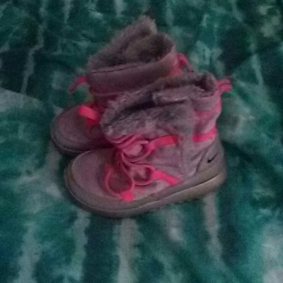 Little Girl Nike Boots