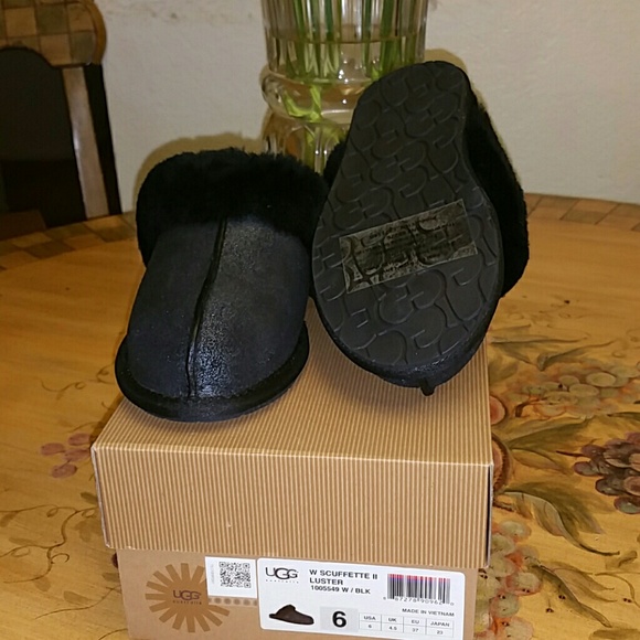 New Ugg scuffette II Women's  Black Slipper Sz 6 - Picture 4 of 4